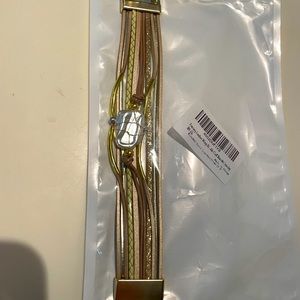 Magnetic clasp bracelet